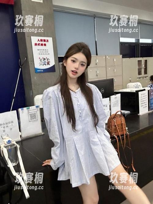 下载“52吃瓜”网址后的密室体验，居然全是瓜田！想象一下那种无压力的探险