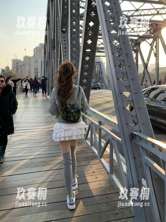 走，tttzzzsu黑料入口，探讨人心的黑暗面和曙光！