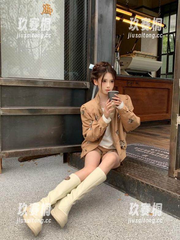 炎炎夏日，躲在zztthl.ccm的传送门前，感受那一丝丝八卦带来的清凉，真的太棒了！