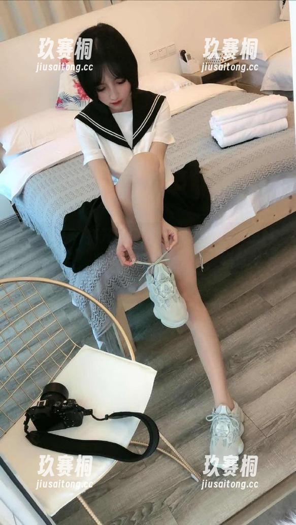 打开吃瓜17的下载页面，爆料引人瞩目，准备好瓜子、可乐，娱乐生活逐渐上线！