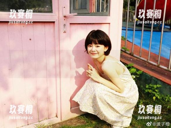 吃瓜大本营 在“吃瓜大本营”里观看,这简直是一个猎奇者的乐园,让人欲罢不能。