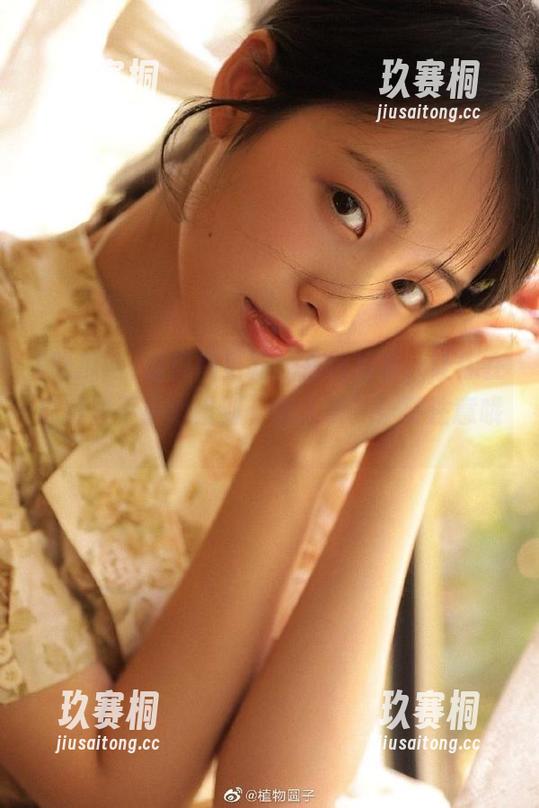 吃瓜网更新！在线观看，让你在瓜田里不小心碰到“仙人掌”！要注意哦～
