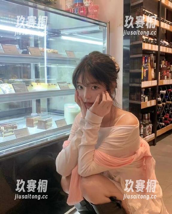 最新热搜：跟随“黑料正能量”，不怕人生路上迷路！