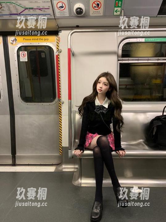 黑料社app：让你的线路通向娱乐的深渊，你准备好跌进去了吗？