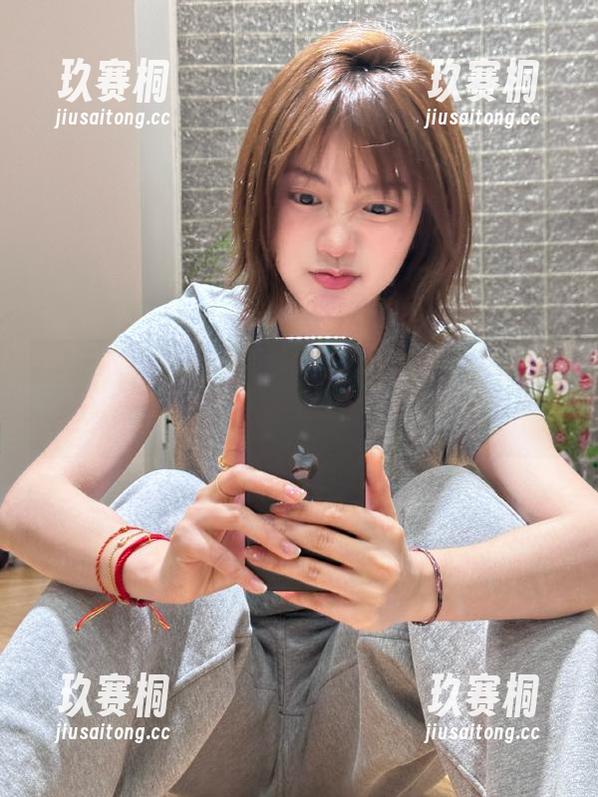 黑料老司机 观看黑料老司机时,内心深处其实想要大喊一声“这就是生活!”